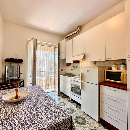 Apartamento Hostdomus - Leo's House Pietra Ligure